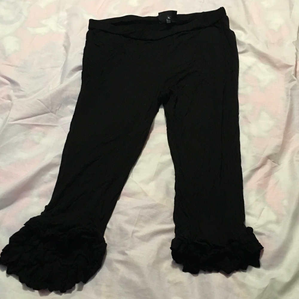 Sourpuss Goth Black Ruffle Hem Capri Pants